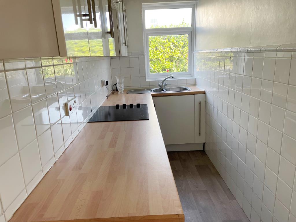 Lot: 80 - GROUND FLOOR FLAT WITH COMMUNAL GARDENS -